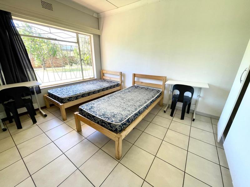 To Let 10 Bedroom Property for Rent in Bult West North West